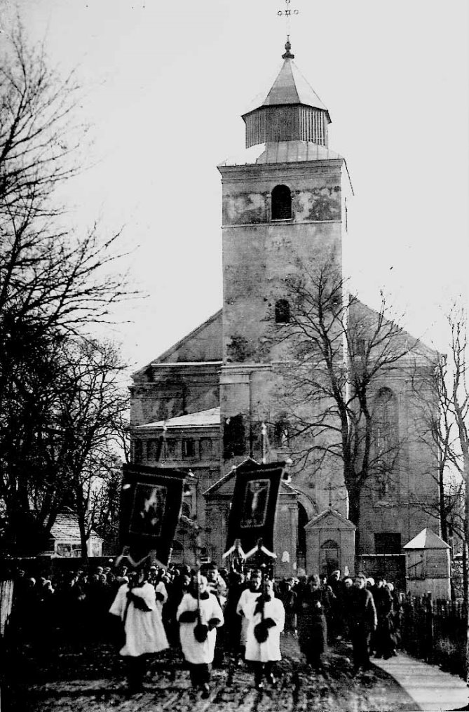 Veliuonos bažnyčios istorija